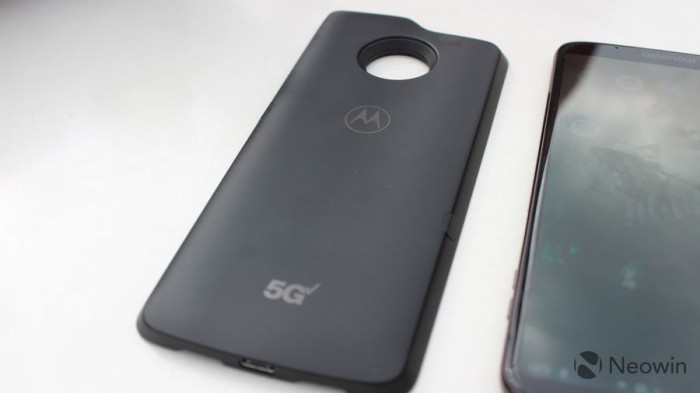 [图]首款5G手机Moto Z3现场真机上手