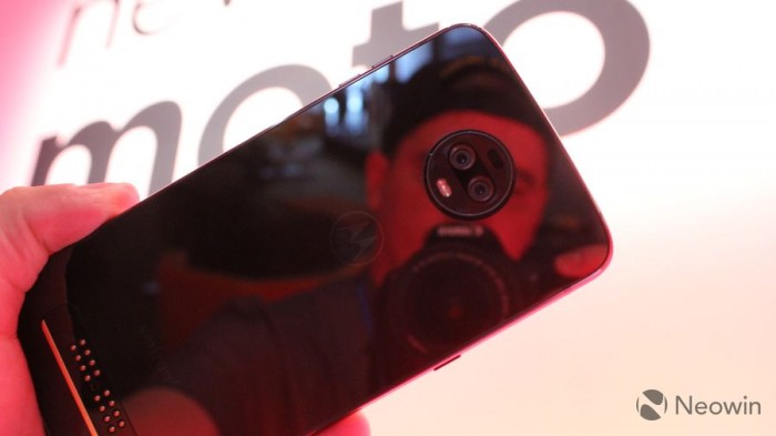 [图]首款5G手机Moto Z3现场真机上手