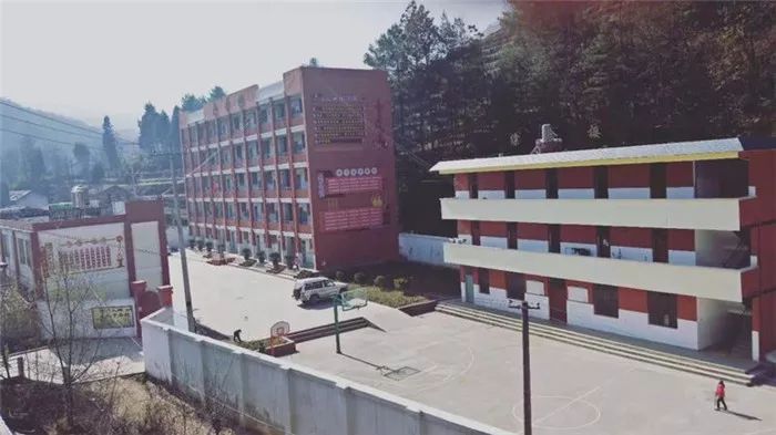 云南白药牙膏“益起来,温晴留芳,自信表达”