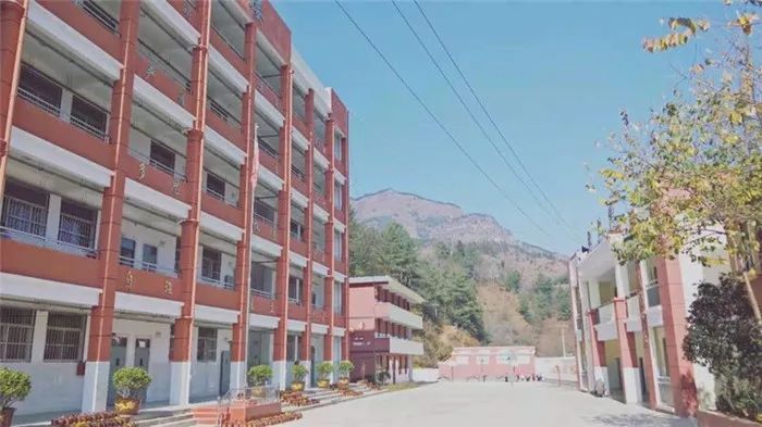 云南白药牙膏“益起来,温晴留芳,自信表达”