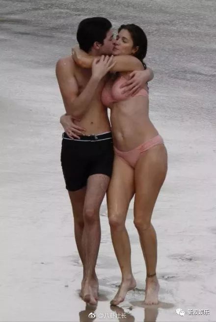 都这么大了，还和妈妈搂着亲亲？