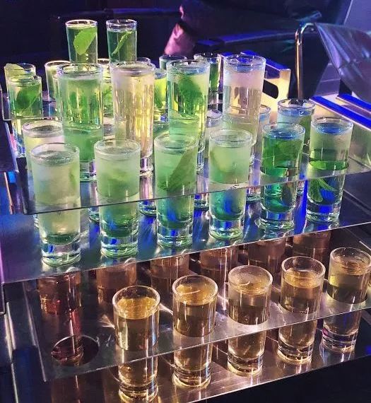 成都酒吧人气王空降衡山路酒神聚集,20杯起