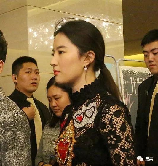 范冰冰超白 刘亦菲很瘦 明星的颜值有多扛打 路透照才最真实