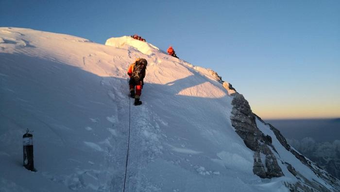 连线登顶珠穆朗玛峰44岁上海特警：曾遇雪崩落石