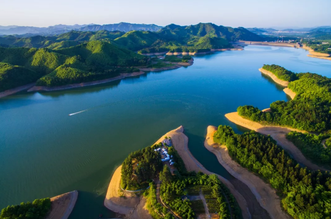 航拍的浙江省安吉县老石坎水库