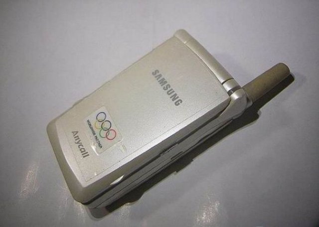 三星anycall翻盖手机,三星anycall所有机型 就在这一年 9 月,三星手机凭借一款 89 克的翻盖式手机—— sgh-a188
