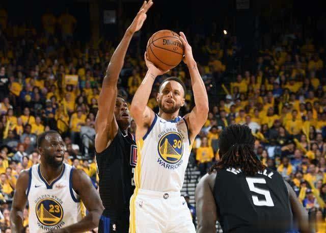 NBA季后赛首轮:库里季后赛三分历史第一,勇士
