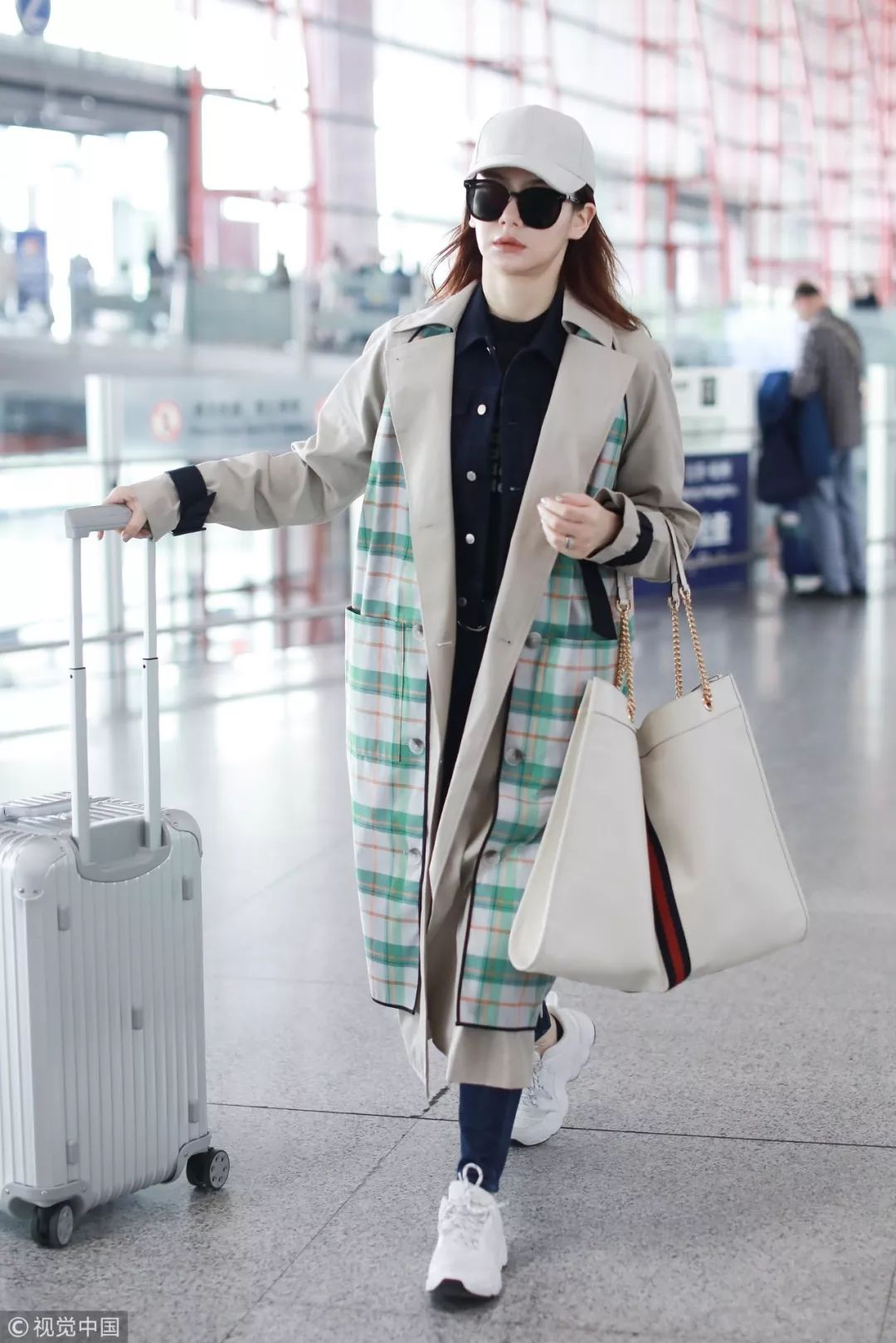 戚薇风衣_戚薇性感图片