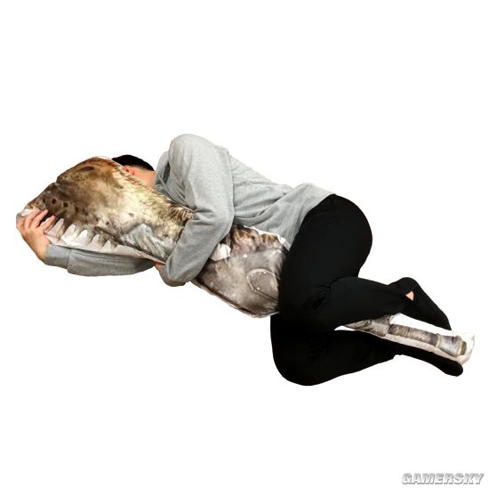 卡普空推出《怪物猎人:世界》大剑抱枕 1949元、枕剑安眠