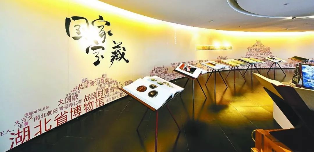 明天,咱们戴上VR去皇帝的寝殿溜达溜达…