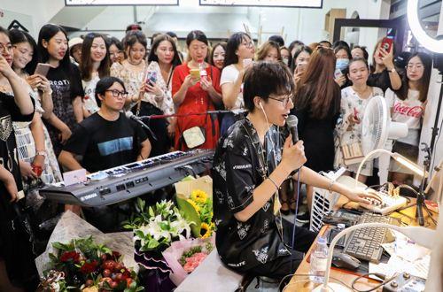 摩登兄弟背后推手:娱加娱乐的网红经济版图