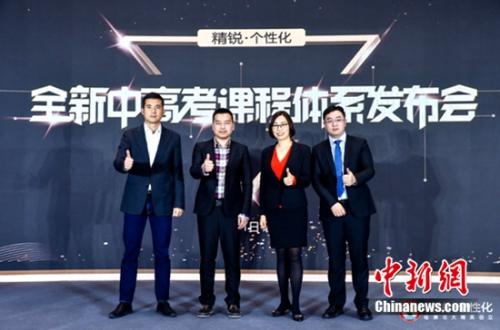 从左依次:精锐个性化副总裁范晔;精锐个性化北京研发中心总监凌营;精锐个性化副总裁张景丽;精锐个性化产品负责人胡金保