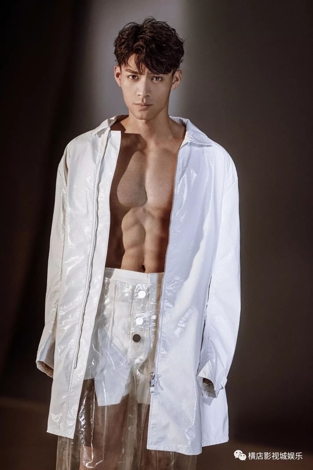 于正《烈火军校》横店开学 热血男团超燃来袭