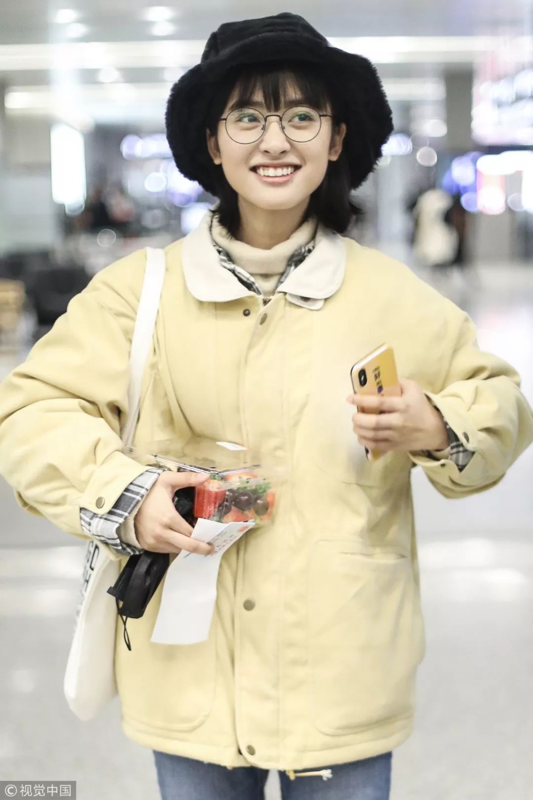 自从看了林允关晓彤的微博小号,我好像对她们