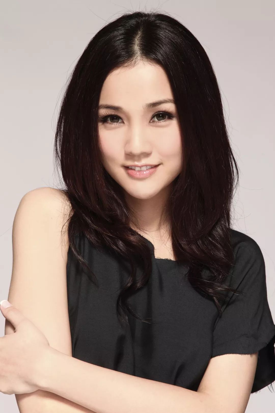 谢安琪,1977年出生于中国香港,中国香港女歌手,演员.