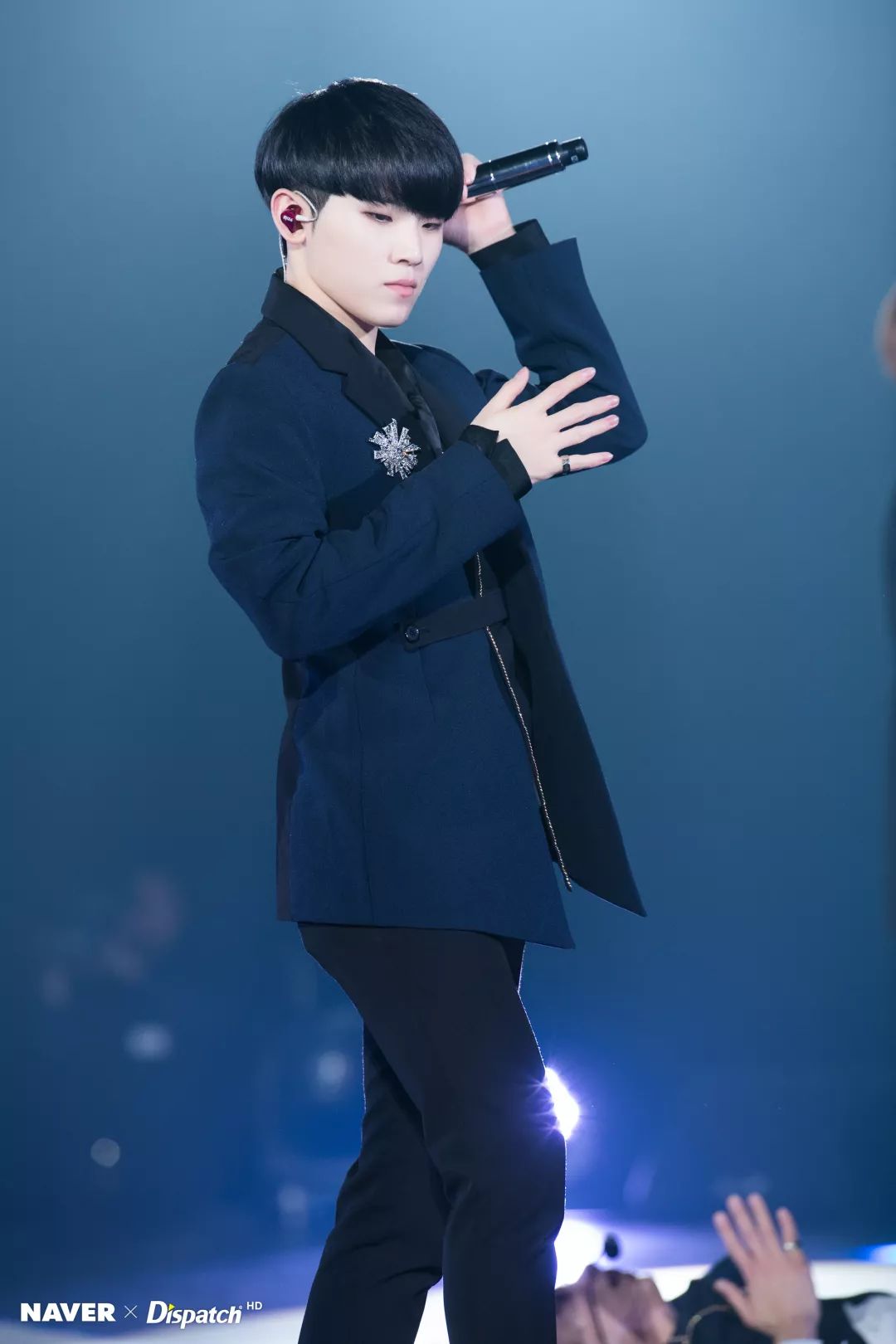 D 韩娱|能力值1000%!…爱豆中的hit曲作曲家