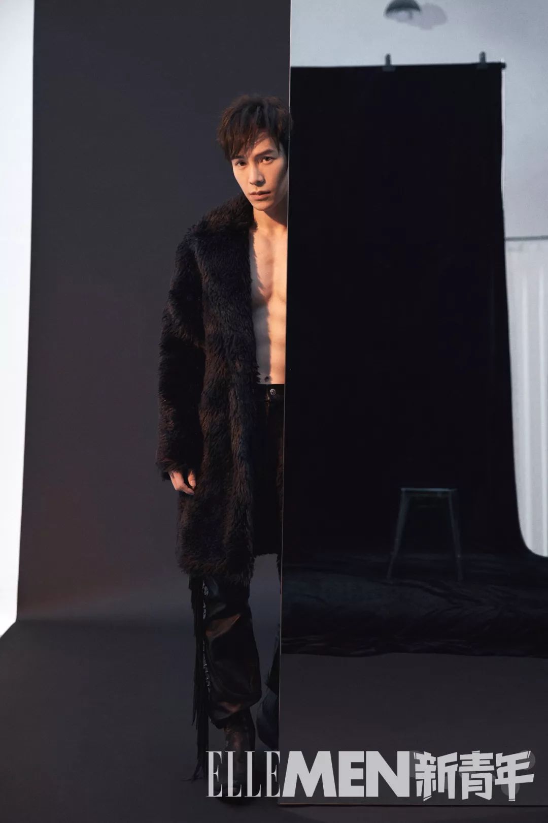 新青年|王冠逸：八块腹肌，血液里流的却是奶茶