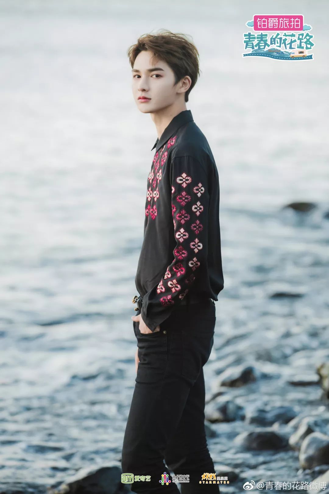 范丞丞艾福杰尼互曝丑照?朱正廷跳海?还能不