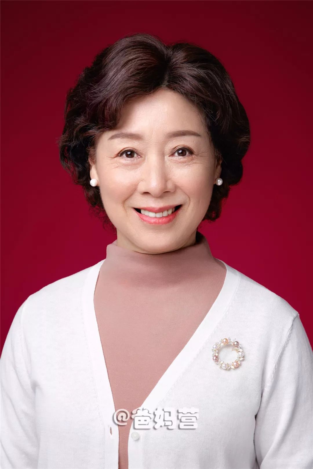日本大神,名模,名导都合作的「最美证件照」,9年拍了100万人!