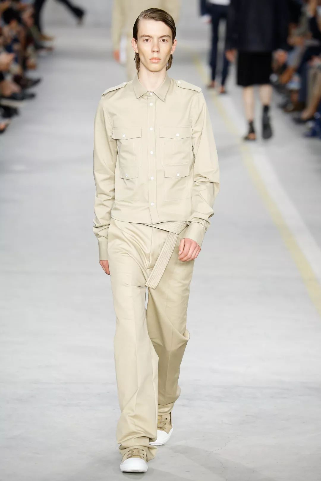 比起看不懂的T台时尚，这可能是最实穿的时装