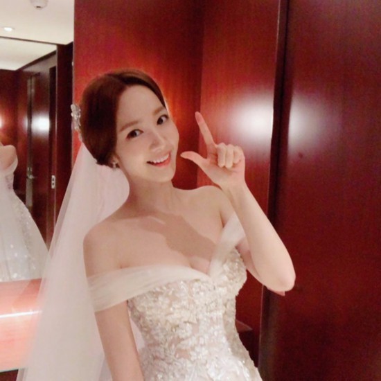 林允儿婚纱_林允儿婚纱任澳门影展