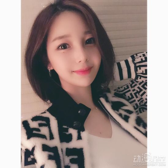 韩国美女漫画家曝照震惊网友 颜值超高就是女主本人