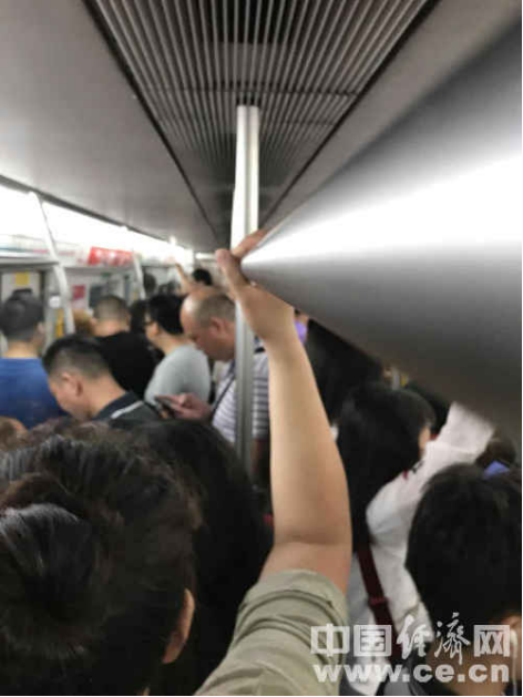 公共交通工具这些地方细菌病毒较多