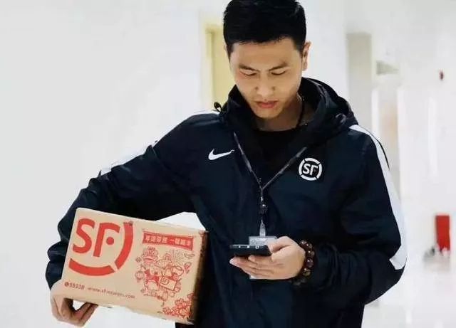 顺丰的Nike工作服不算什么,德邦快递小哥的10