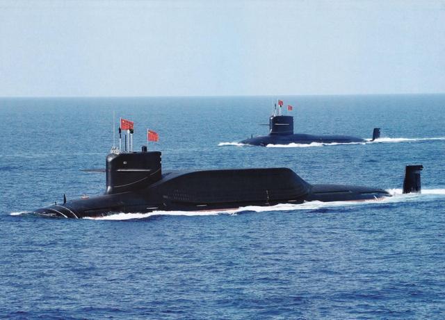 最大的潜艇工厂正在建造096级核潜艇倒影