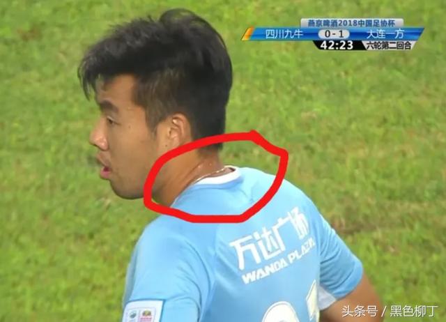 足球场戴项链犯法吗,足球比赛戴项链