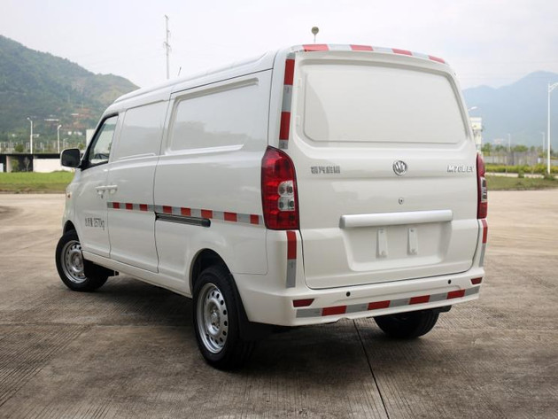 补贴前售价7.58-11.28万元 新款启腾M70 EV上市
