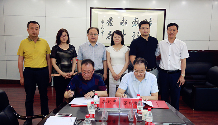 技术开发区与张泽保成功签订产业新城合作协议