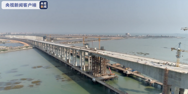 1200吨钢梁成功吊装 福建泉厦漳联盟路跨海大桥实