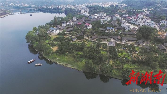 湘西黄青松山水苍茫魏家寨