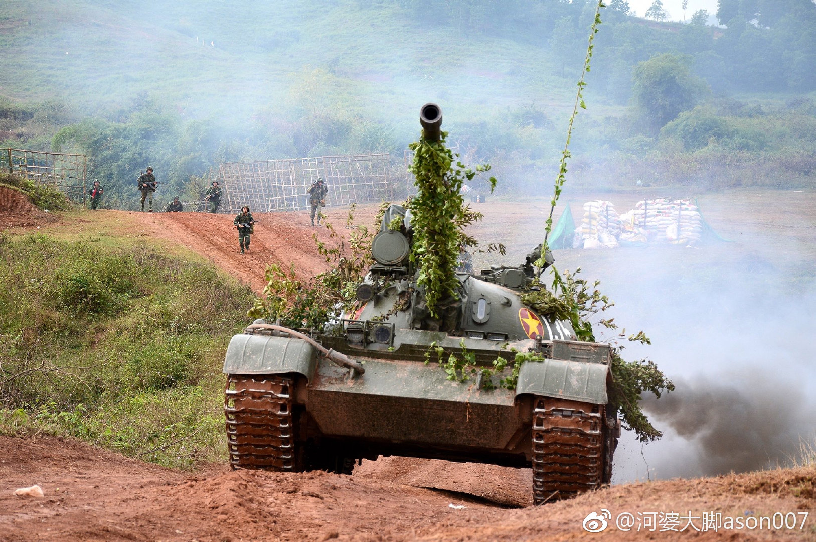 越南陆军接收首批T-90S主战坦克:冷战后首次换