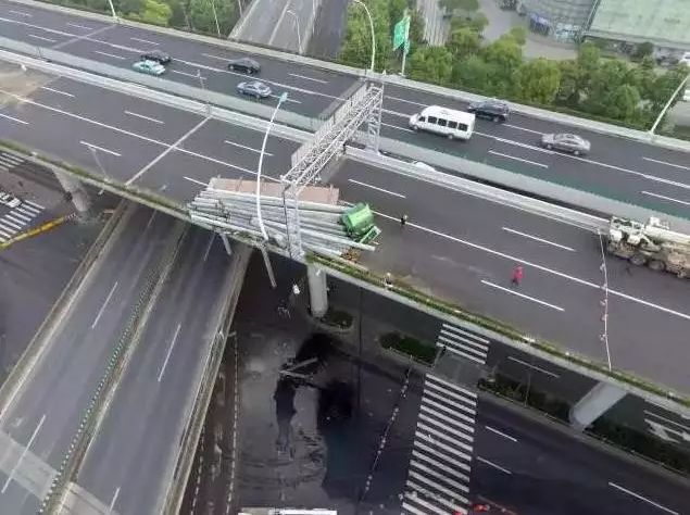 该事故对上海的交通造成严重影响,造成当日早晚高峰严重拥堵。图据上海交通微信公众号