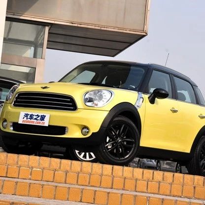 10来万买这款SUV 小姑娘排队要上车