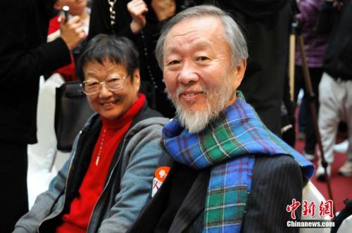 资料图:诺贝尔物理学奖得主高锟。