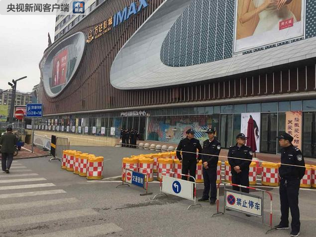 江苏常熟万达广场停车场管道掉落致3死 广场已