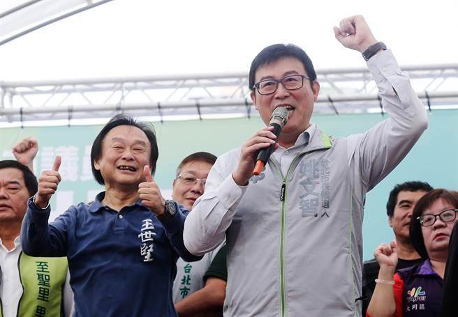 姚文智扬言禁挂五星红旗*(图片来源:台湾“中时电子报”)