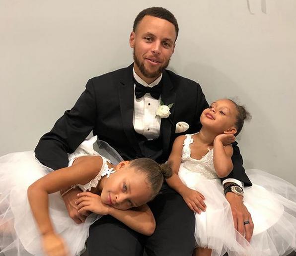 库里婚纱_库里和阿耶莎婚纱照片