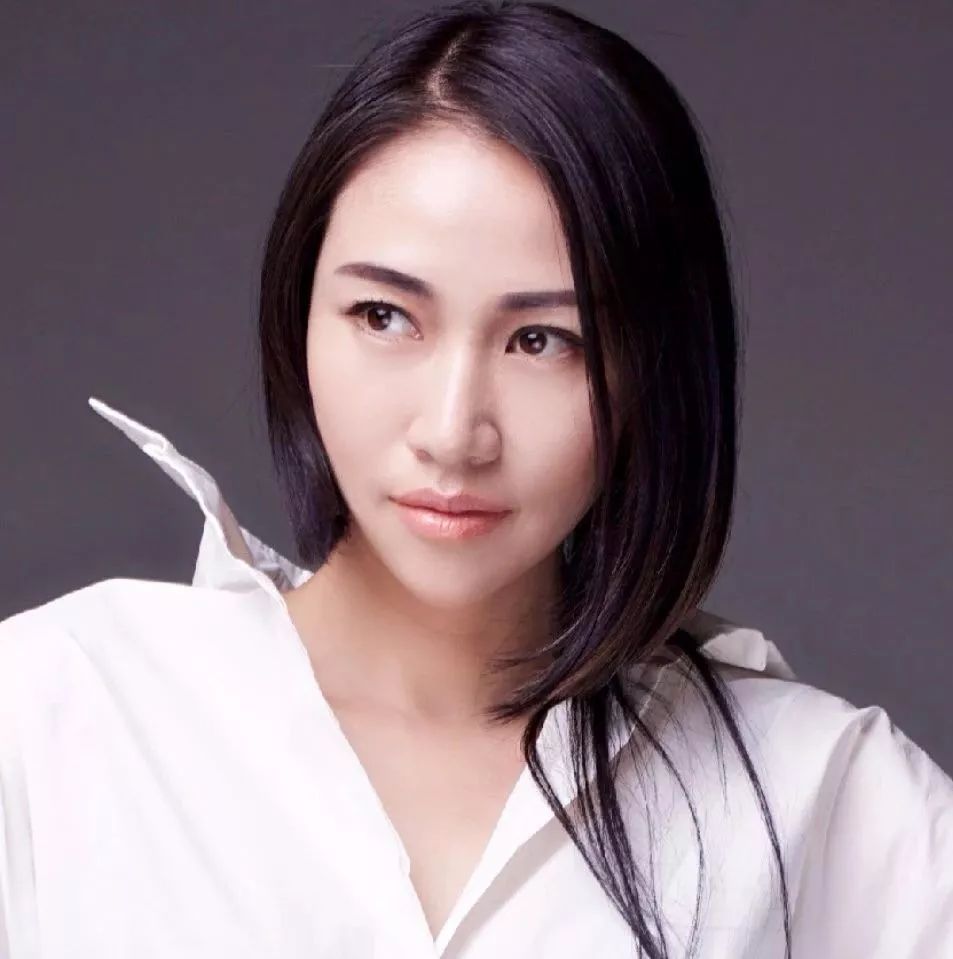 黄 琦 雯 黄琦雯,歌手,导演,中国歌剧舞剧院国家级演员.