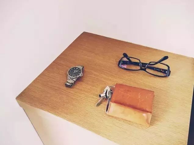 他扔掉家里98%的东西后,人生发生了巨大的变