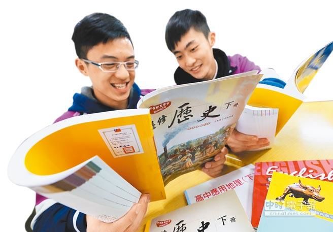 民进党当局以意识形态修课纲 广大学子深受其害