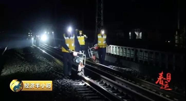 致敬!夜幕下的“蜘蛛侠”,用责任征服全球双线铁路桥最高桥墩