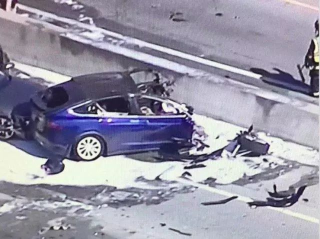 特斯拉又发致命车祸，三辆汽车牵涉其中！