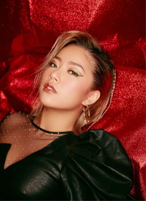 王菊演唱周星驰新电影主题曲 诠释疾风追梦