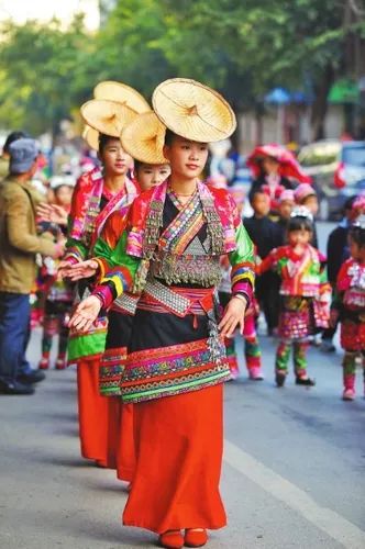 10台iPhone X免费送!五一小长假全大连人都涌