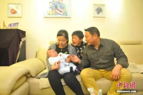 出生人口一胎_中国出生人口曲线图(2)