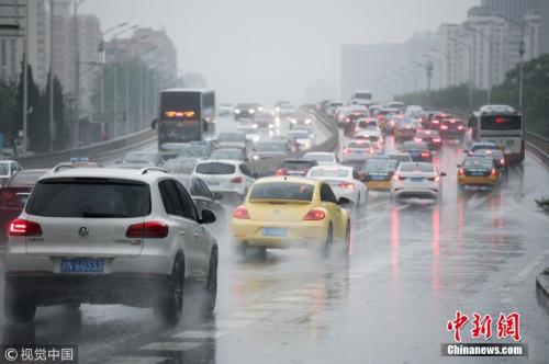 24日上午，北京迎来降雨。 图片来源：视觉中国